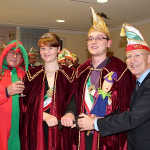 Prinzenpaar mit Hofnarr und Bürgermeister Gerd Schneider 