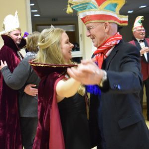 Der Tanz mit der Prinzessin macht dem geschassten Rathauschef offensichtlich Spaß
